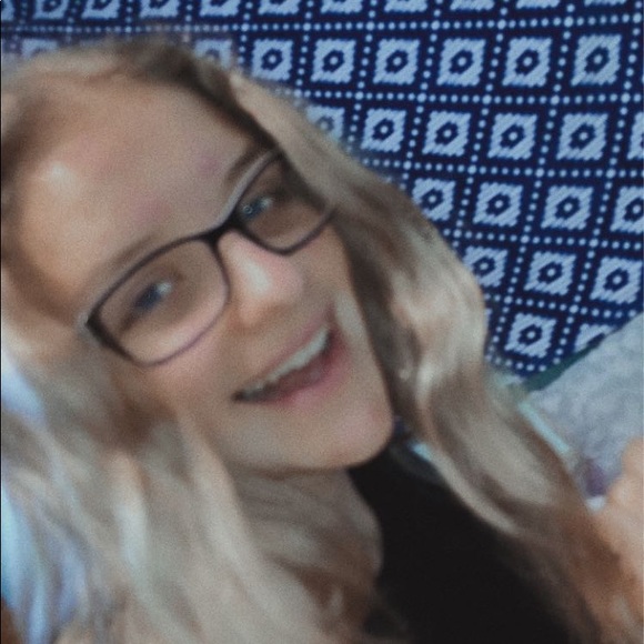 Meet your Posher, Jayelle - Picture 2 of 2